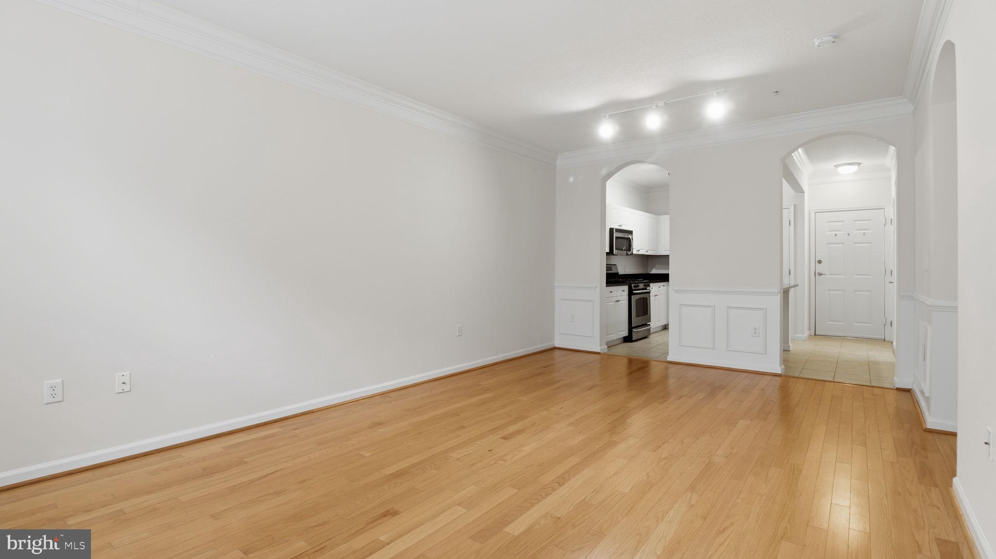 3 Arch Place, Unit 226 Gaithersburg, MD 20878 - Photo 16 of 29 LIVING ROOM