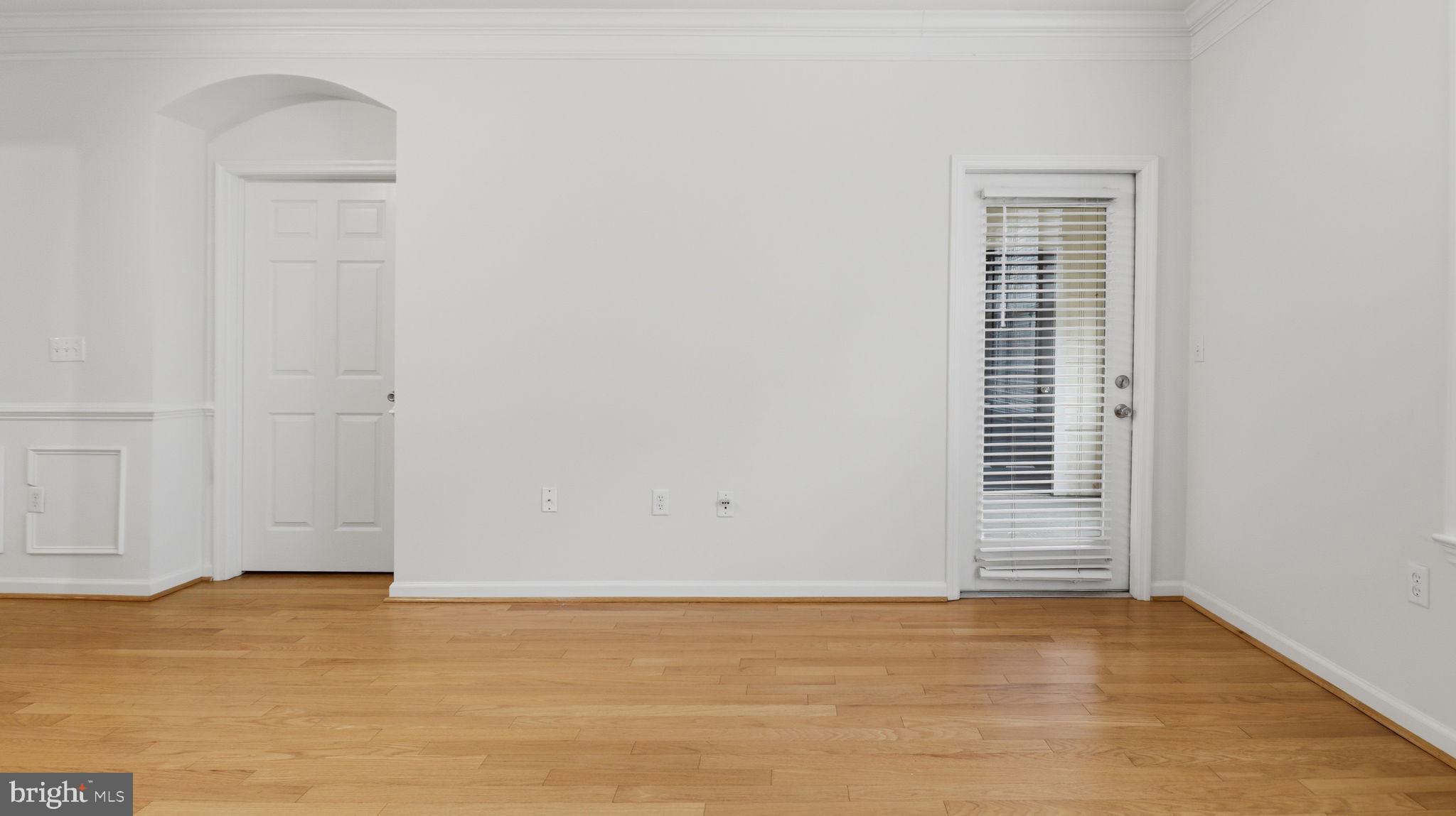 3 Arch Place, Unit 226 Gaithersburg, MD 20878 - Photo 17 of 29 LIVING ROO M