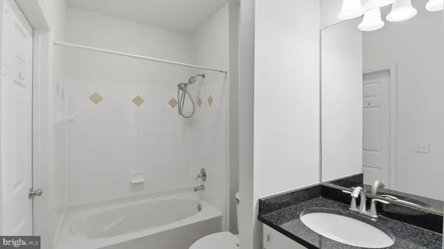 $1,975 | 3 Arch Place, Unit 226, Gaithersburg, MD 20878