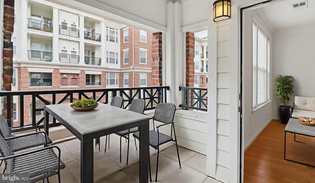 $1,975 | 3 Arch Place, Unit 226, Gaithersburg, MD 20878