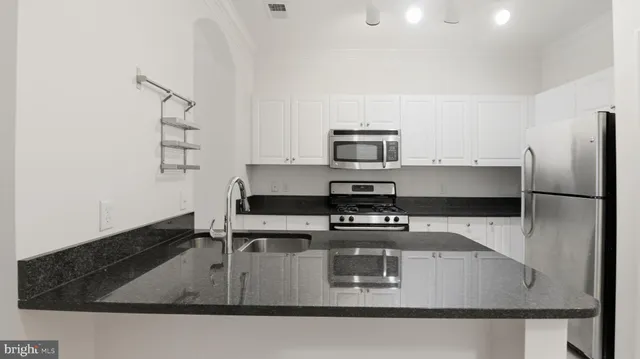 $2,050 | 3 Arch Place, Unit 226, Gaithersburg, MD 20878