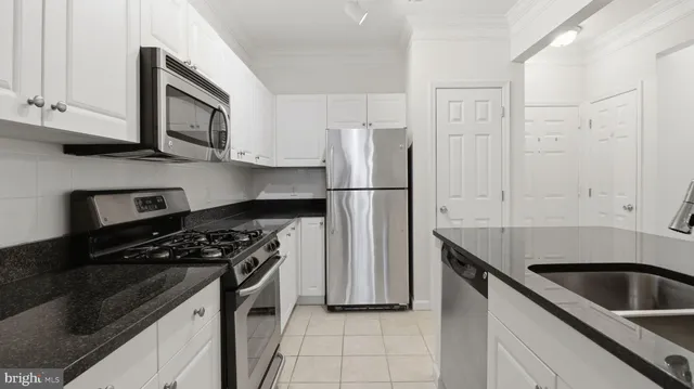 $1,975 | 3 Arch Place, Unit 226, Gaithersburg, MD 20878