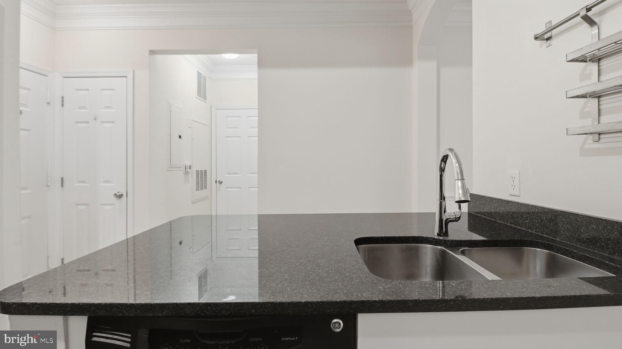 3 Arch Place, Unit 226 Gaithersburg, MD 20878 - Photo 9 of 29 KITCHEN