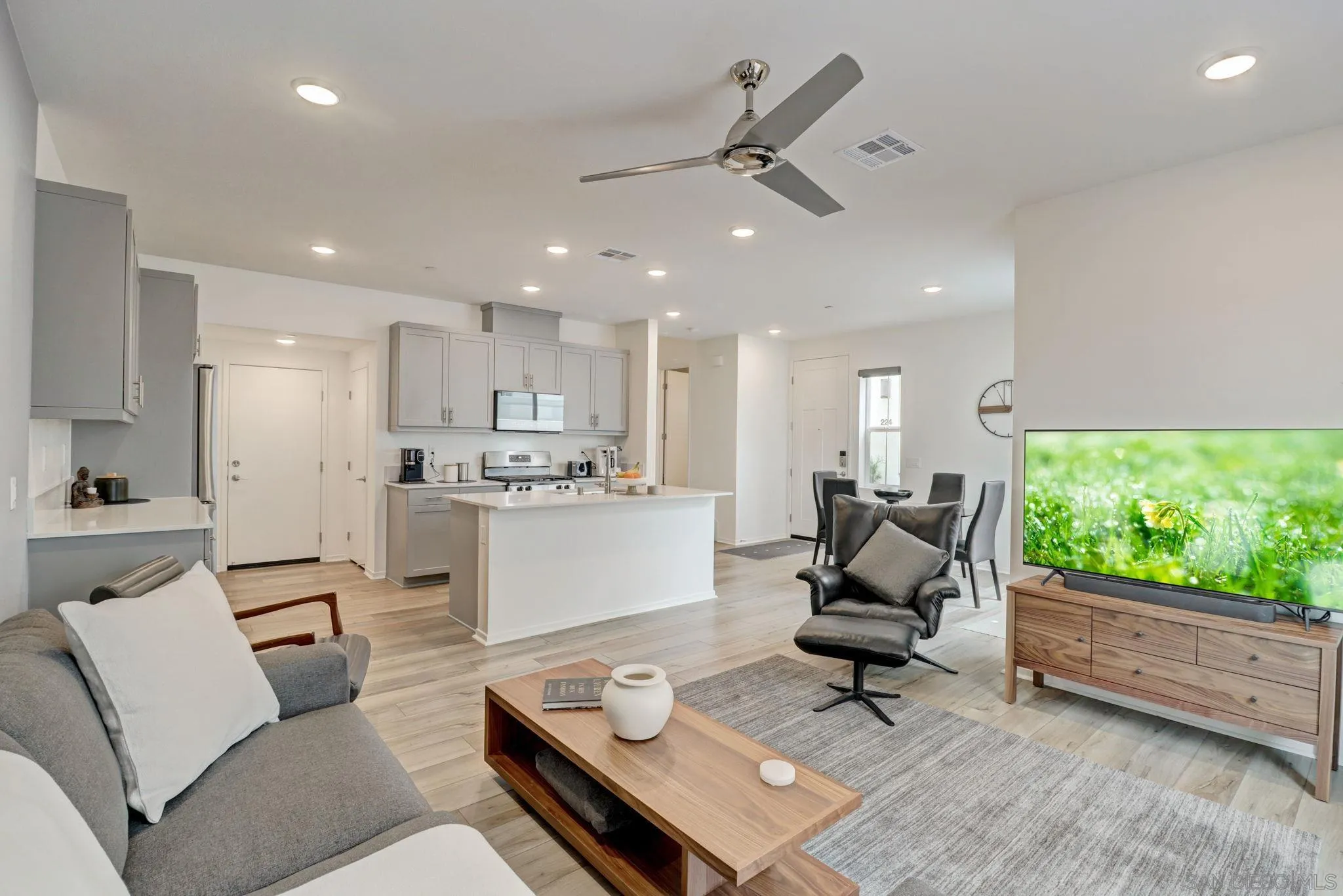 228 Perennial Place Fallbrook, CA 92028 - Photo 1 of 74 Gallery Image 1