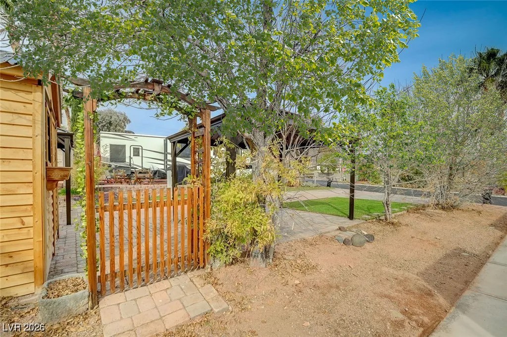 866 Sparrow Way Boulder City, NV 89005 - Photo 22 of 25 View of yard