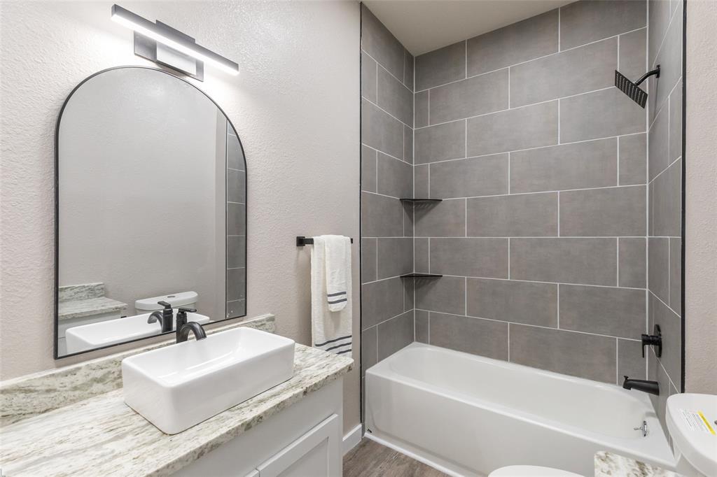 601 North Ave G Haskell, TX 79521 - Photo 24 of 36 a bathroom with a tub a sink and a mirror