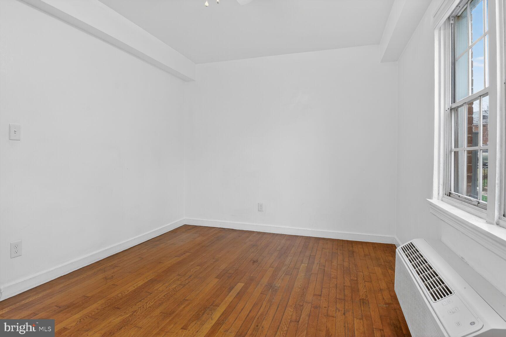 201 East Glebe Road, Unit D Alexandria, VA 22305 - Photo 13 of 19 Bedroom