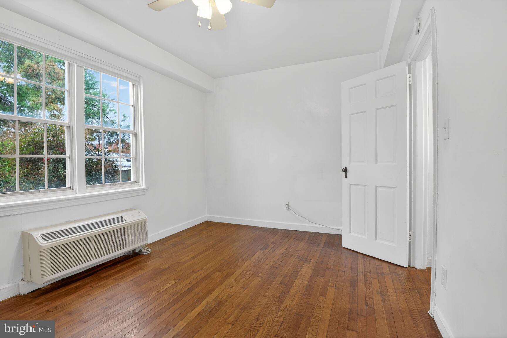 201 East Glebe Road, Unit D Alexandria, VA 22305 - Photo 14 of 19 Bedroom