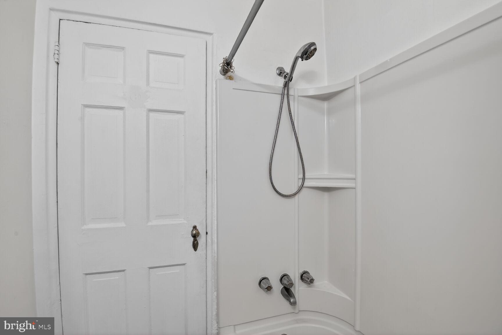 201 East Glebe Road, Unit D Alexandria, VA 22305 - Photo 16 of 19 Gallery Image 16