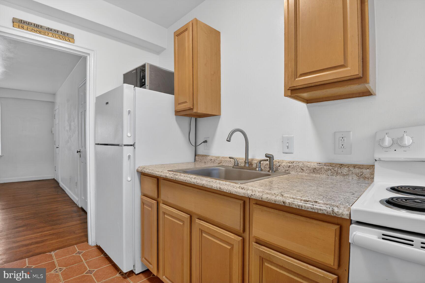 201 East Glebe Road, Unit D Alexandria, VA 22305 - Photo 9 of 19 Kitchen