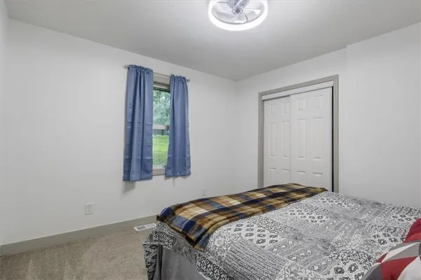 $405,000 | 34621 Wellhouse Avenue, Warsaw, MO 65355