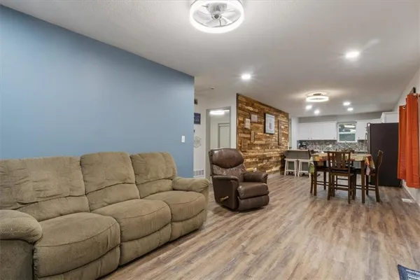 $405,000 | 34621 Wellhouse Avenue, Warsaw, MO 65355