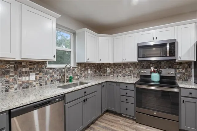 $425,000 | 34621 Wellhouse Avenue, Warsaw, MO 65355