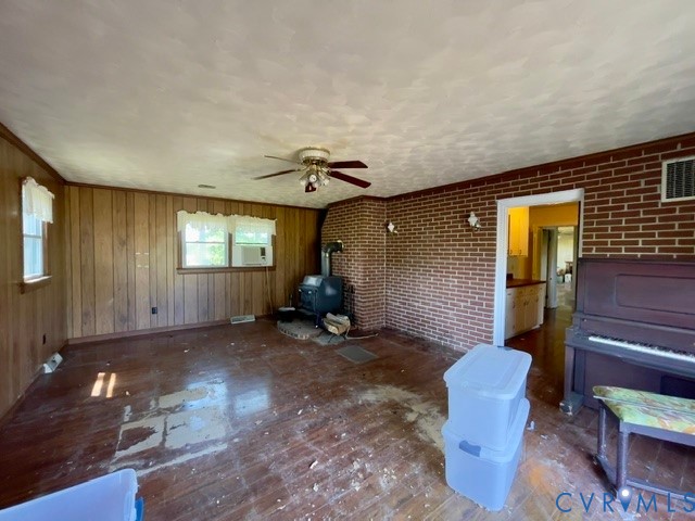 10024 South Hill Road Kenbridge, VA 23944 - Photo 17 of 32 a view of a livingroom with furniture and wooden floor