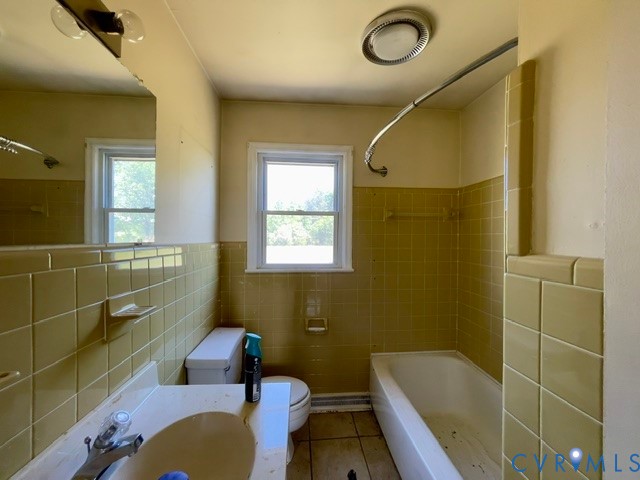 10024 South Hill Road Kenbridge, VA 23944 - Photo 21 of 32 a bathroom with a sink a toilet and shower