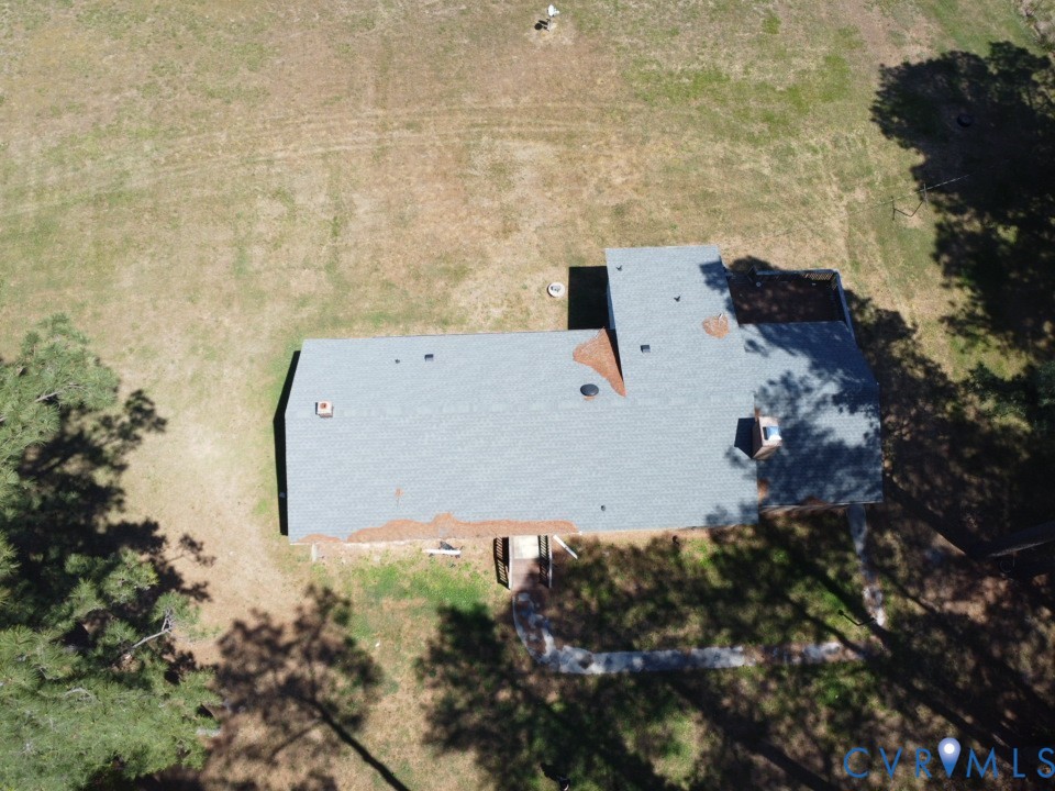 10024 South Hill Road Kenbridge, VA 23944 - Photo 4 of 32 a aerial view of a house with a yard and large tree