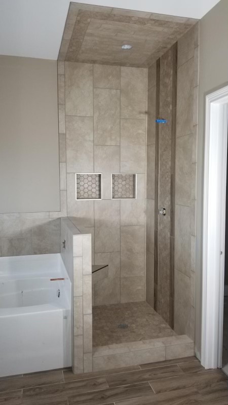 3996 Highway 49 West Springfield, TN 37172 - Photo 12 of 22 a bathroom with a bathtub and shower
