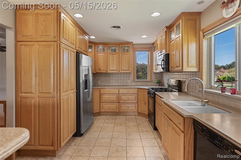 700 Tennyson Rochester Hills, MI 48307 - Photo 14 of 32