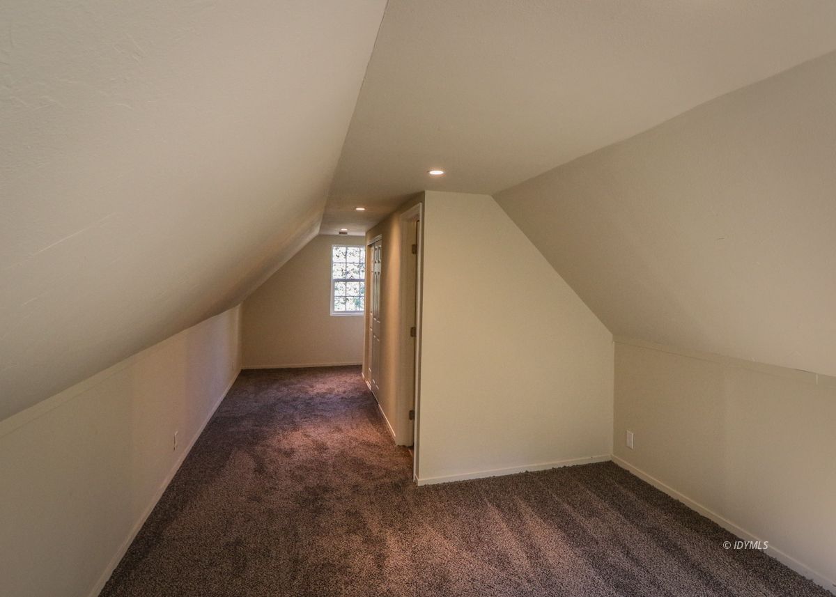 25585 Seneca Road Idyllwild, CA 92549 - Photo 15 of 24 a view of an empty room