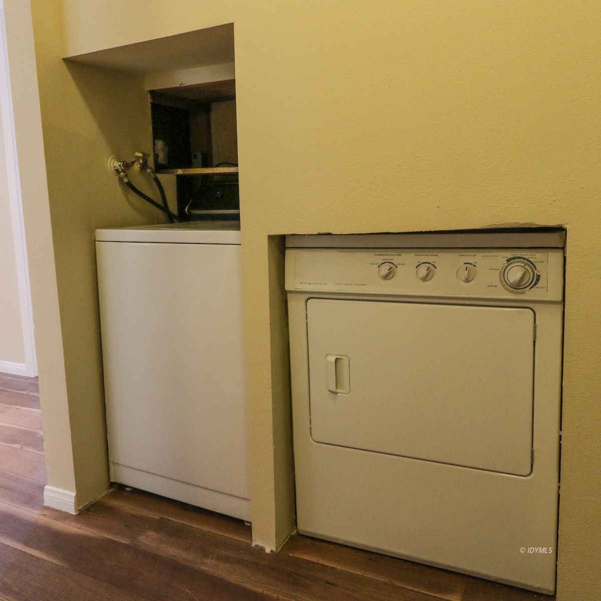 25585 Seneca Road Idyllwild, CA 92549 - Photo 10 of 24 a utility room with dryer and washer