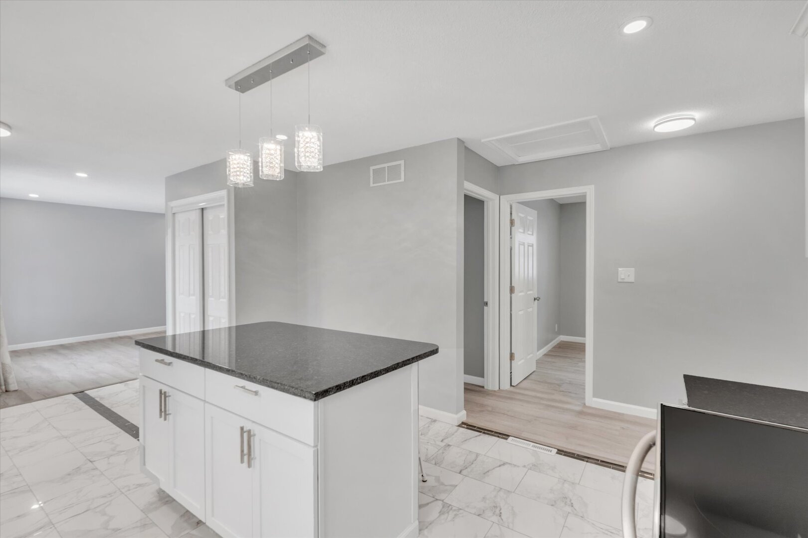 2504 18th Street Moline, IL 61265 - Photo 5 of 42