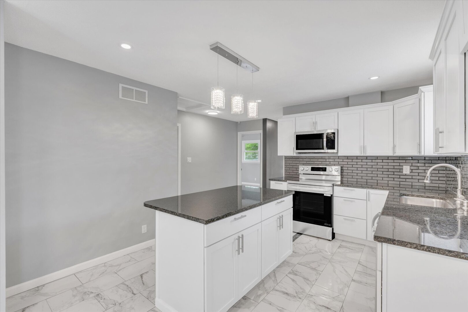 2504 18th Street Moline, IL 61265 - Photo 6 of 42