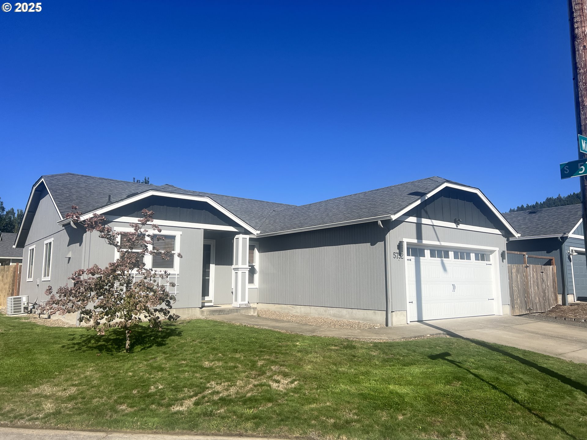 5752 Mica Street Springfield, OR 97478 - Photo 44 of 45 a front view of a house with a garden
