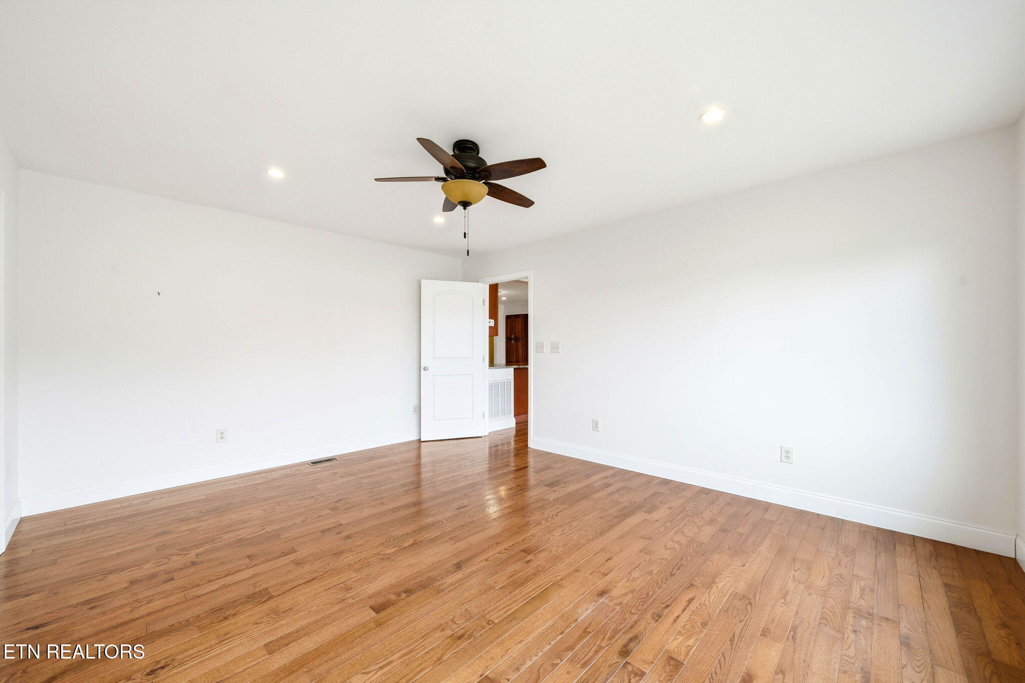 2515 Lakeshore Drive Bean Station, TN 37708 - Photo 19 of 46 18-web-or-mls-2515 Lakeshore Dr-18