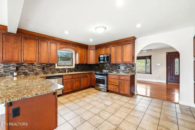 $765,000 | 2515 Lakeshore Drive, Bean Station, TN 37708