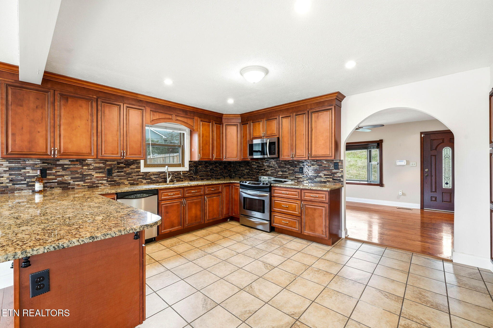 2515 Lakeshore Drive Bean Station, TN 37708 - Photo 7 of 46 6-web-or-mls-2515 Lakeshore Dr-6