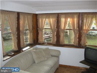 153 Burma Road Monroeville, PA 15146 - Photo 6 of 10 Living Room