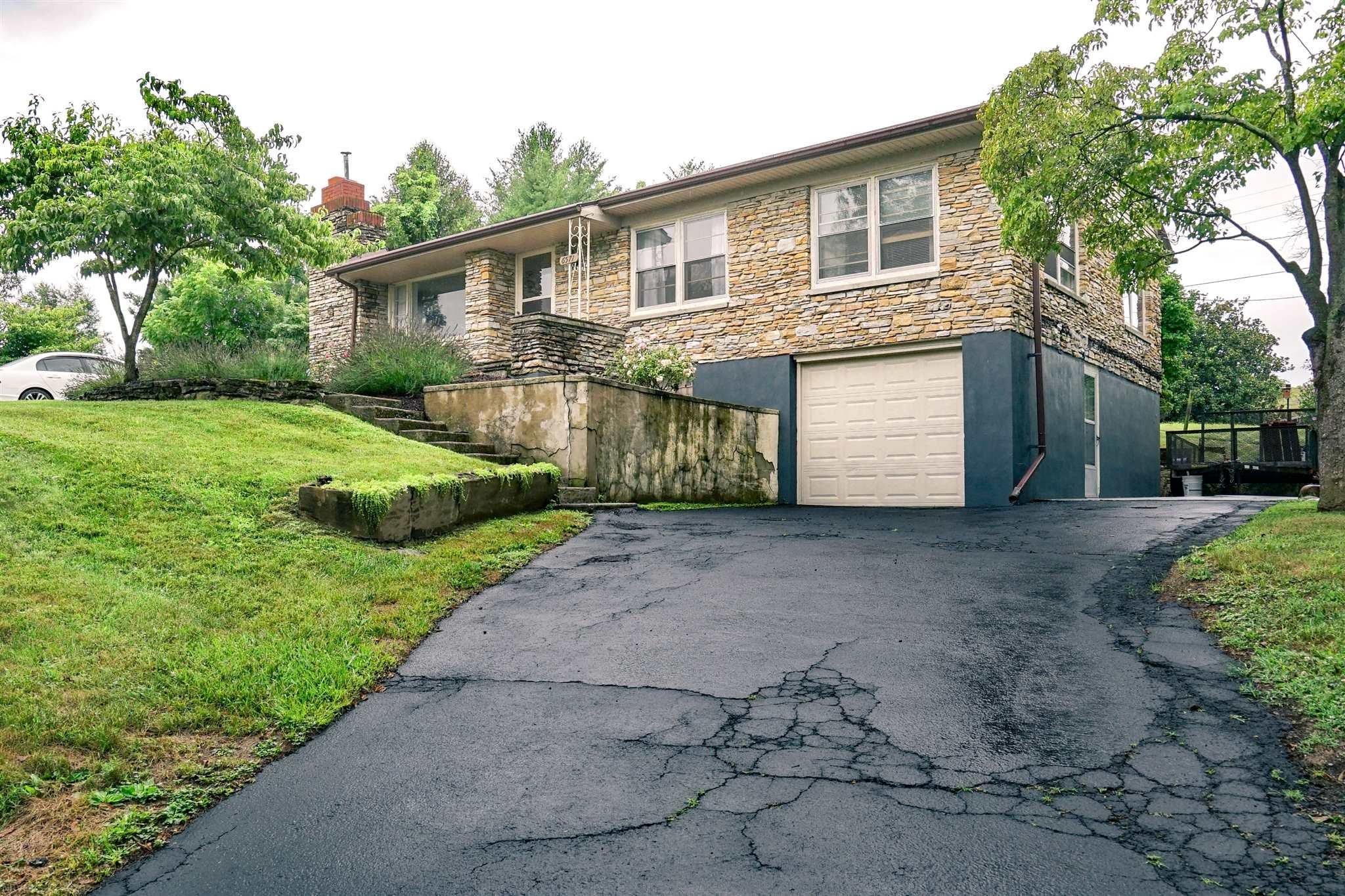 6571 Hylton Road Radford, VA 24141 - Photo 1 of 30 Gallery Image 1