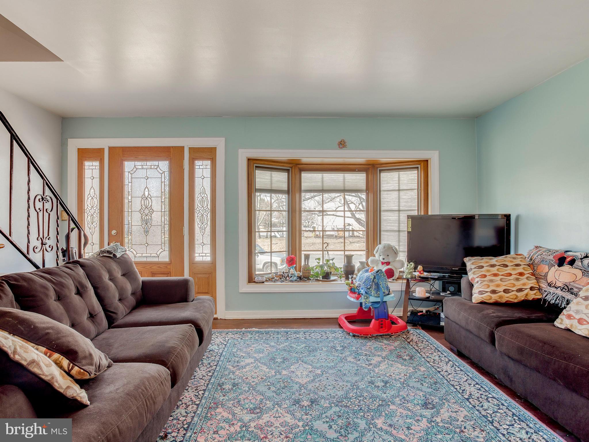 5 Ridgely Road Glen Burnie, MD 21061 - Photo 3 of 11 Living Room