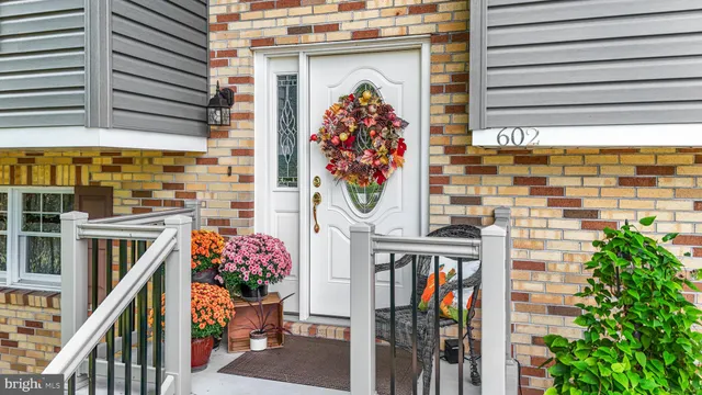 a view of entryway front of house