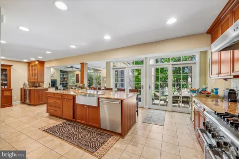 $1,490,000 | 6 Old Stage Court, Rockville, MD 20852