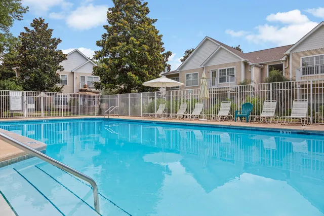 $1,600 | 1501 Partin Drive North, Unit 110, Niceville, FL 32578