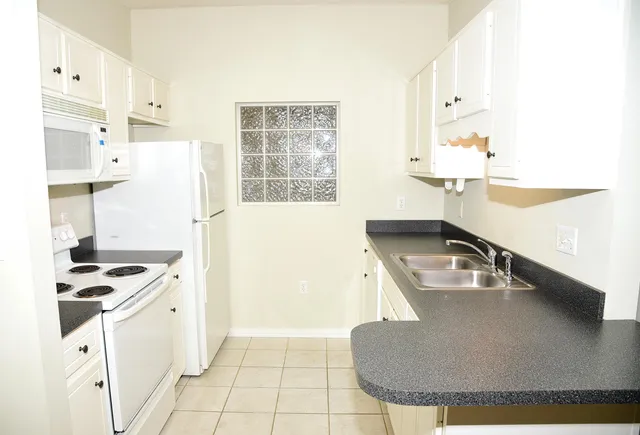 $1,600 | 1501 Partin Drive North, Unit 110, Niceville, FL 32578