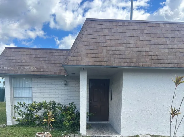 $2,300 | 728 Southwest 73rd Avenue, Unit 25, North Lauderdale, FL 33068
