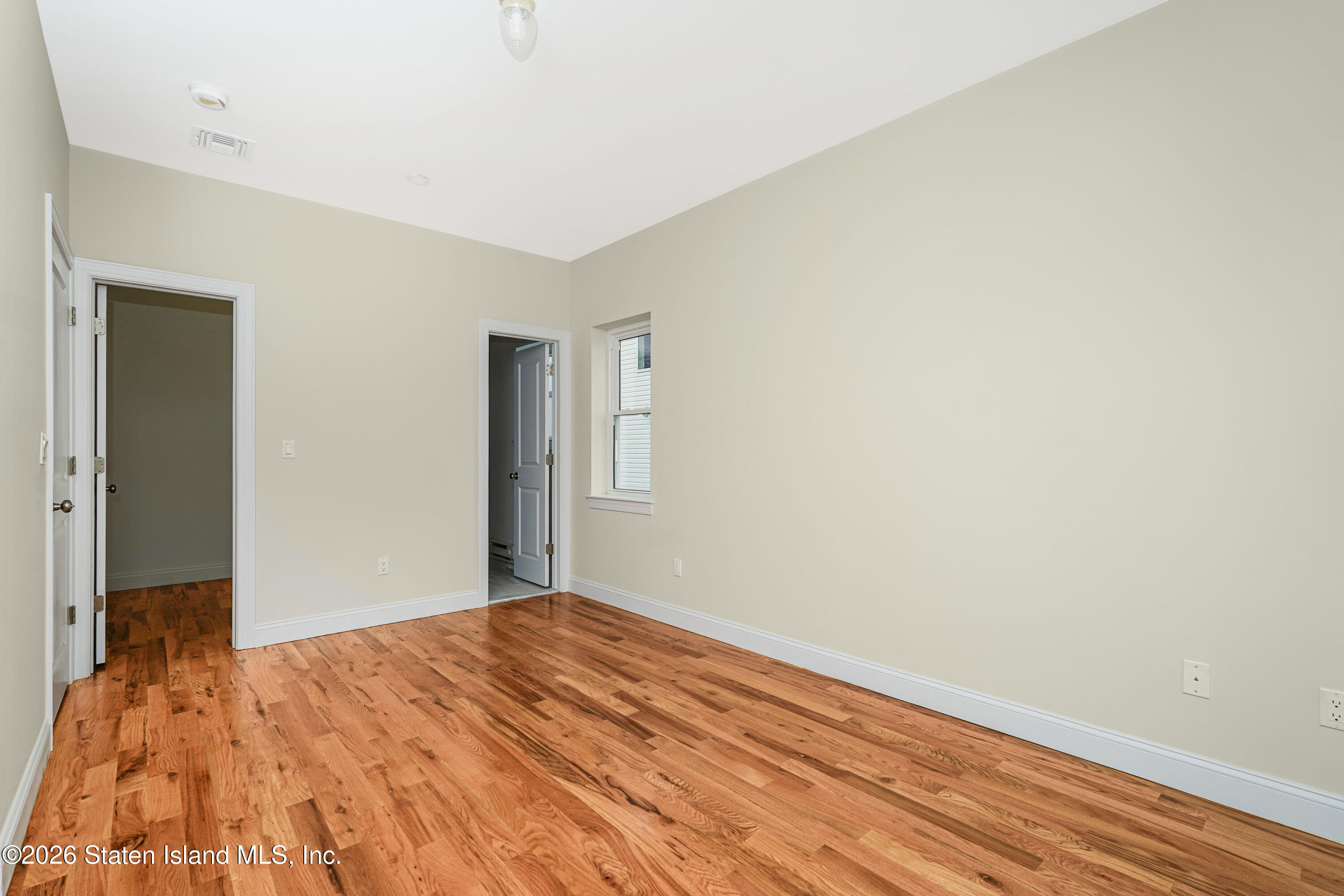 556 Drumgoole Road East Staten Island, NY 10312 - Photo 14 of 38 Photo Dec 26 2025, 10 08 20 AM