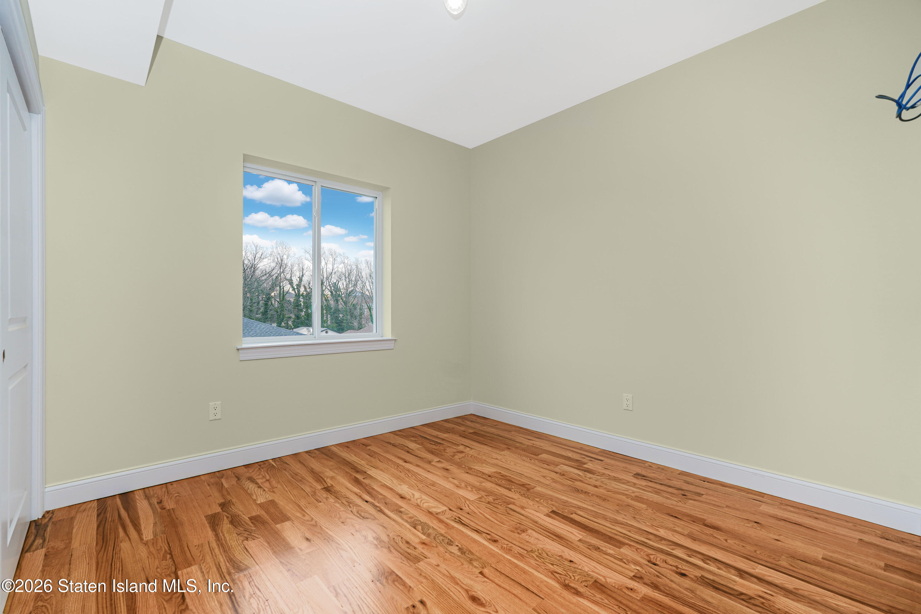 556 Drumgoole Road East Staten Island, NY 10312 - Photo 18 of 38 Photo Dec 26 2025, 10 07 02 AM