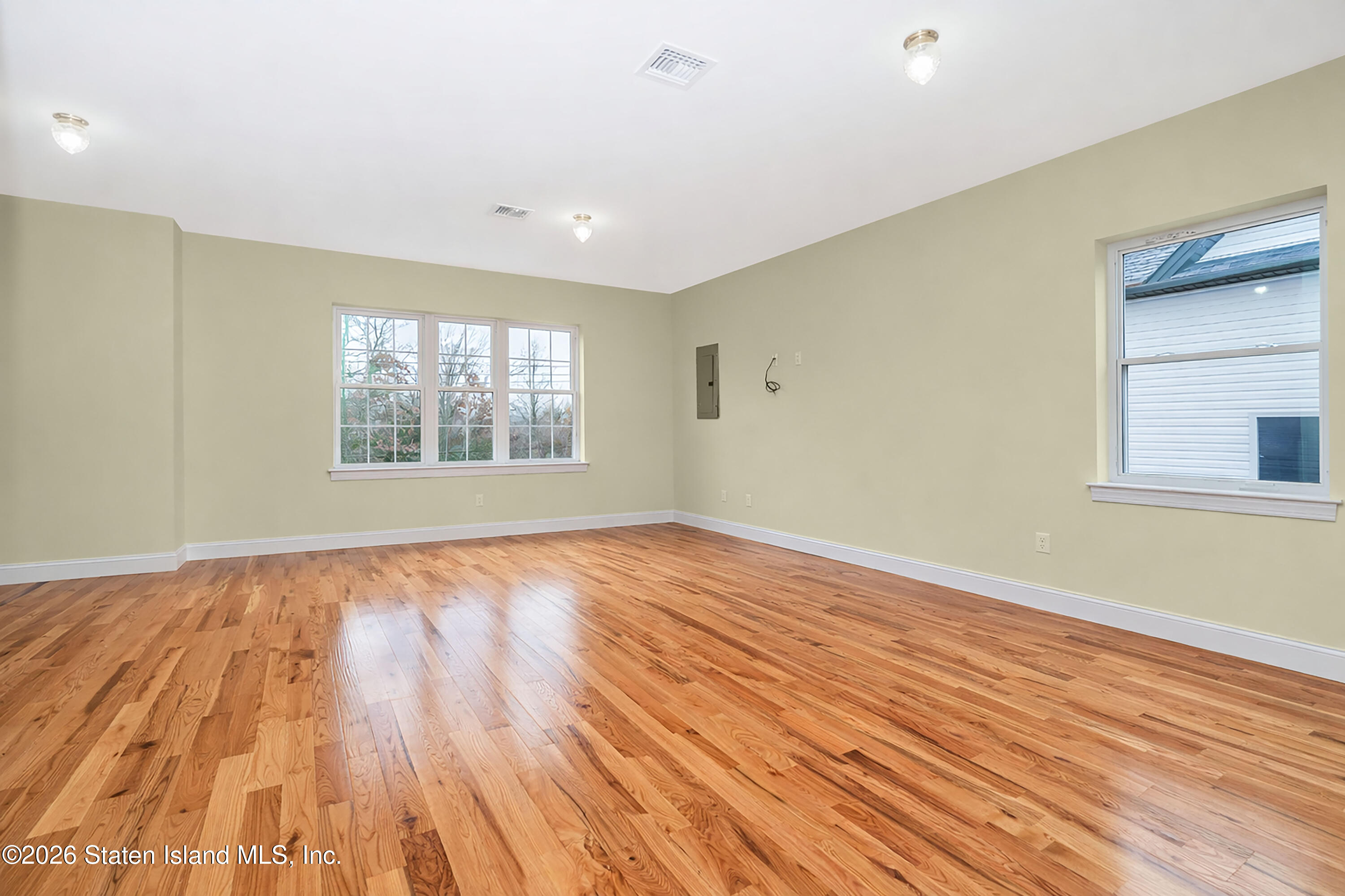 556 Drumgoole Road East Staten Island, NY 10312 - Photo 23 of 38 Photo Dec 26 2025, 10 13 26 AM