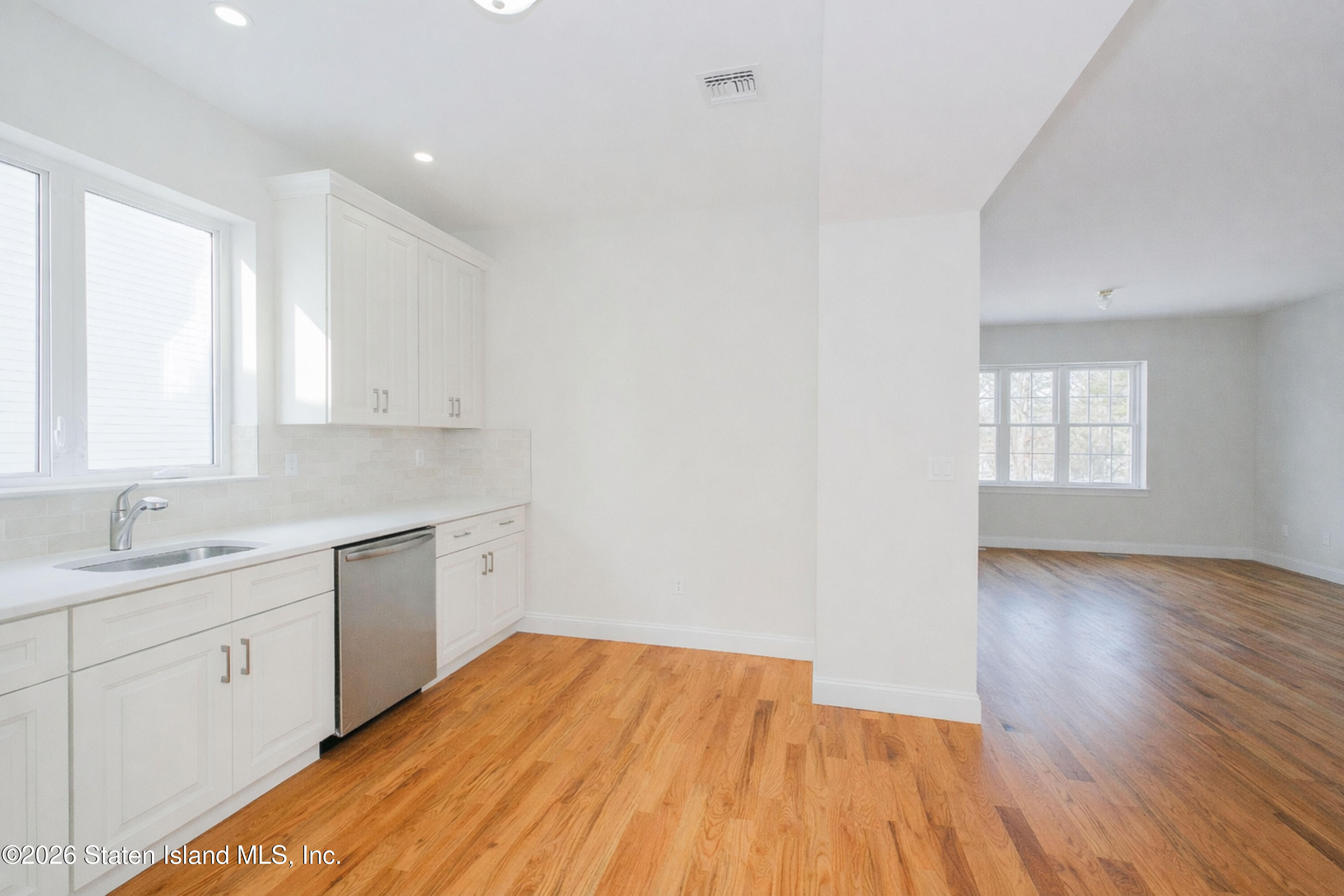 556 Drumgoole Road East Staten Island, NY 10312 - Photo 7 of 38 Photo Feb 14 2026, 12 01 32 AM