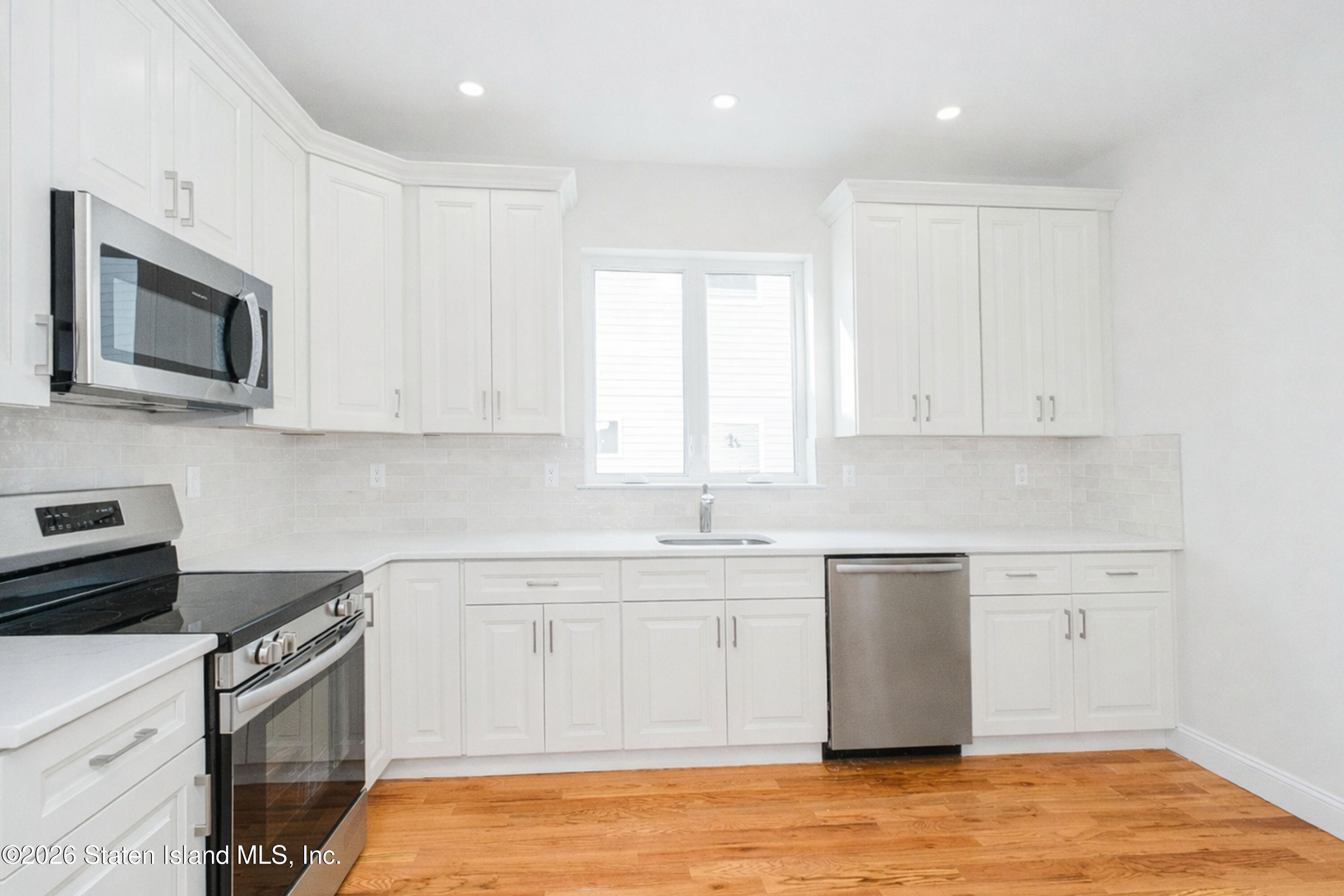 556 Drumgoole Road East Staten Island, NY 10312 - Photo 9 of 38 Photo Feb 14 2026, 12 02 25 AM