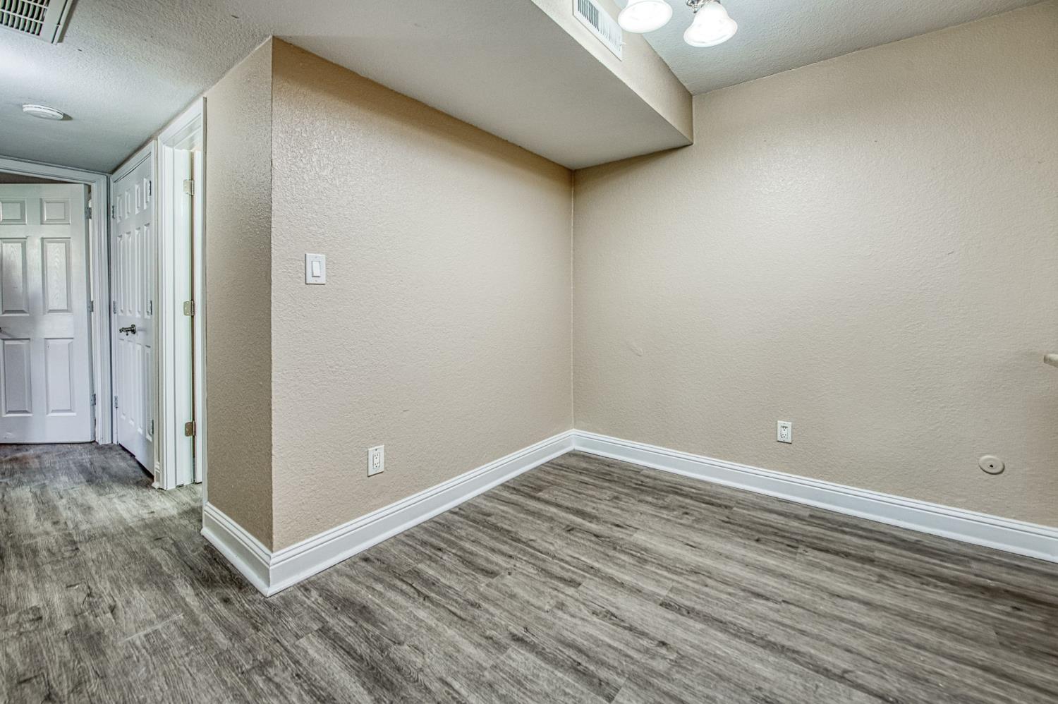 2881 Huntington Boulevard, Unit 262 Fresno, CA 93721 - Photo 20 of 31 wooden floor in an empty room