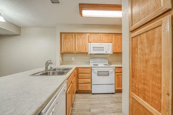 $224,900 | 2881 Huntington Boulevard, Unit 262, Fresno, CA 93721