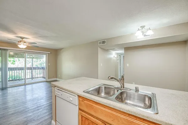 $224,900 | 2881 Huntington Boulevard, Unit 262, Fresno, CA 93721