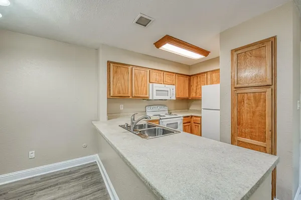$224,900 | 2881 Huntington Boulevard, Unit 262, Fresno, CA 93721