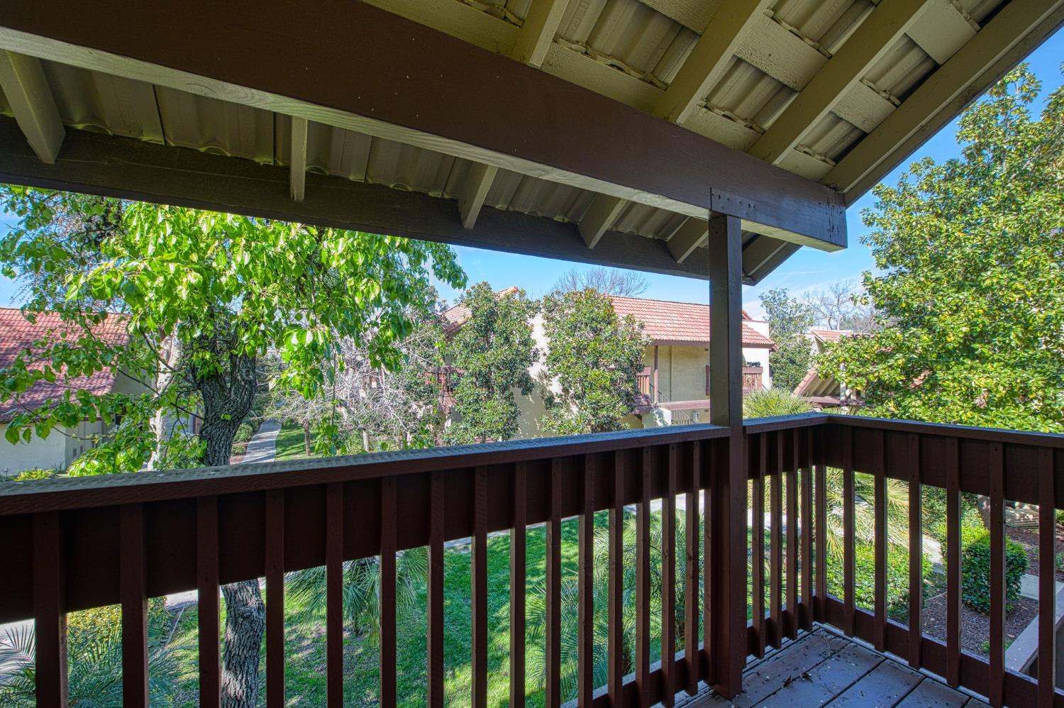 2881 Huntington Boulevard, Unit 262 Fresno, CA 93721 - Photo 30 of 31 a view of a porch