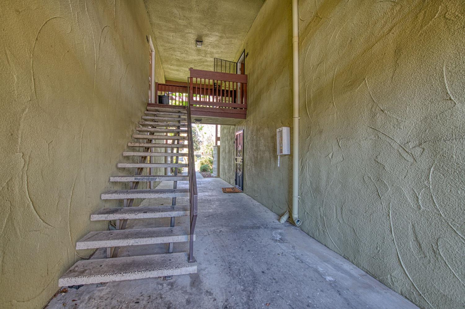 2881 Huntington Boulevard, Unit 262 Fresno, CA 93721 - Photo 10 of 31 a view of entryway with wooden wall