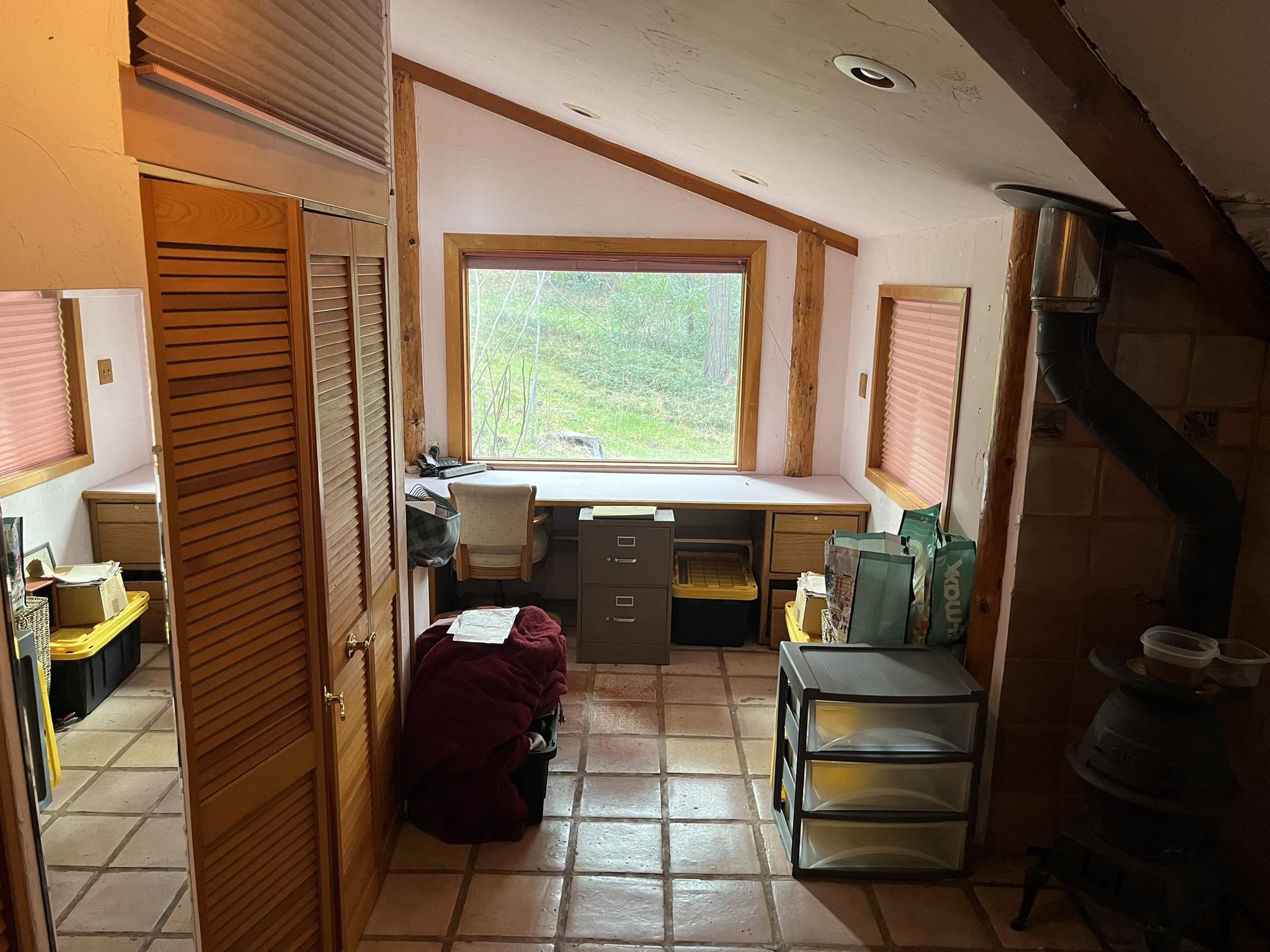 23090 North Bald Mountain Road Sonora, CA 95370 - Photo 18 of 59 Bathroom with a closet and lofted ceiling